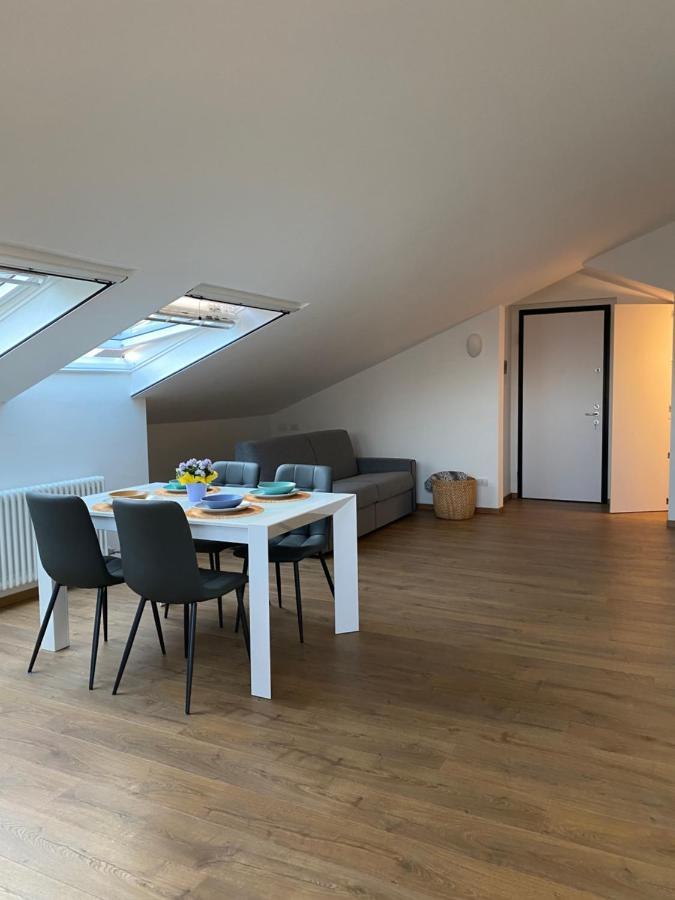 Sky View Apartment Комо Экстерьер фото