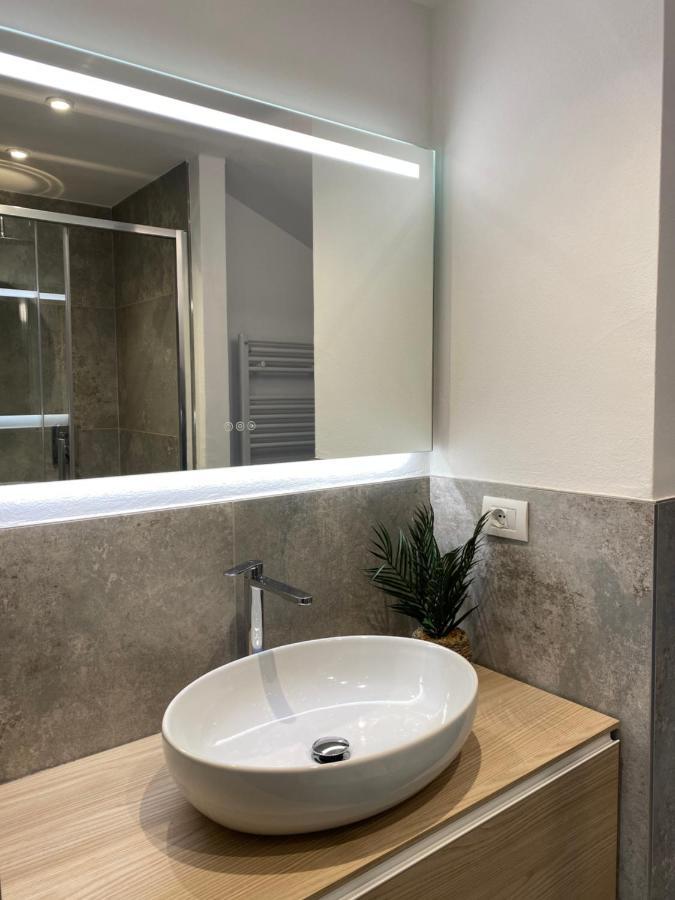 Sky View Apartment Комо Экстерьер фото